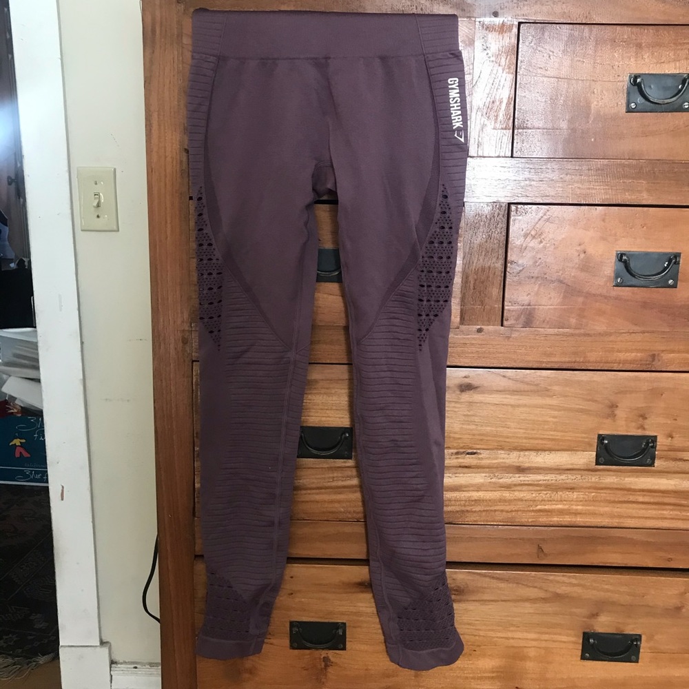 GYM SHARK PURPLE LEGGINGS